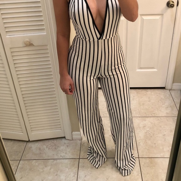 🆕 Criss-Cross Jumpsuit - Picture 4 of 6